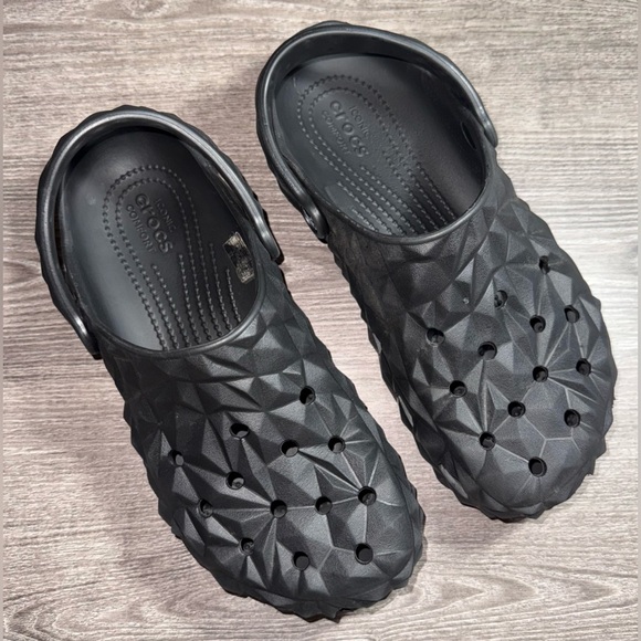 CROCS Shoes - CROCS women’s sz 10/ men’s sz 8 ✨